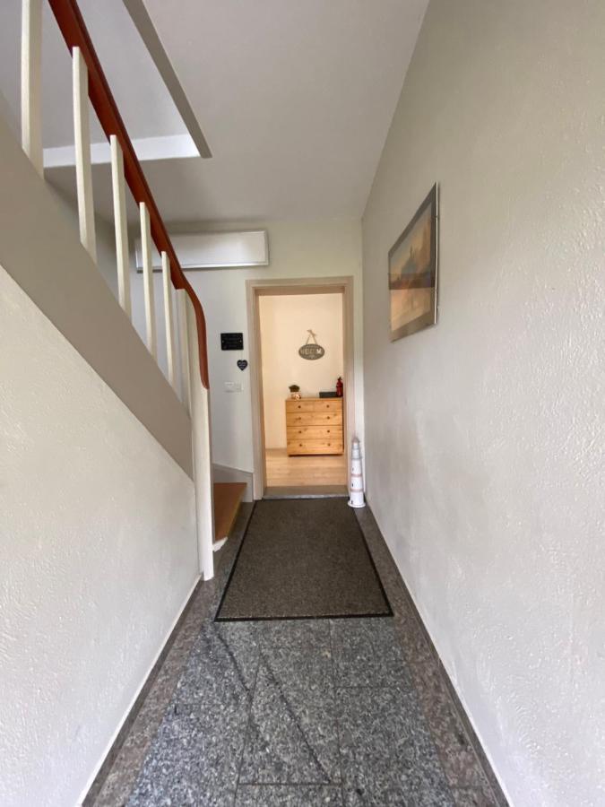 Gelbes Haus Seenland Ferienwohnungen Xl Elsterheide Esterno foto
