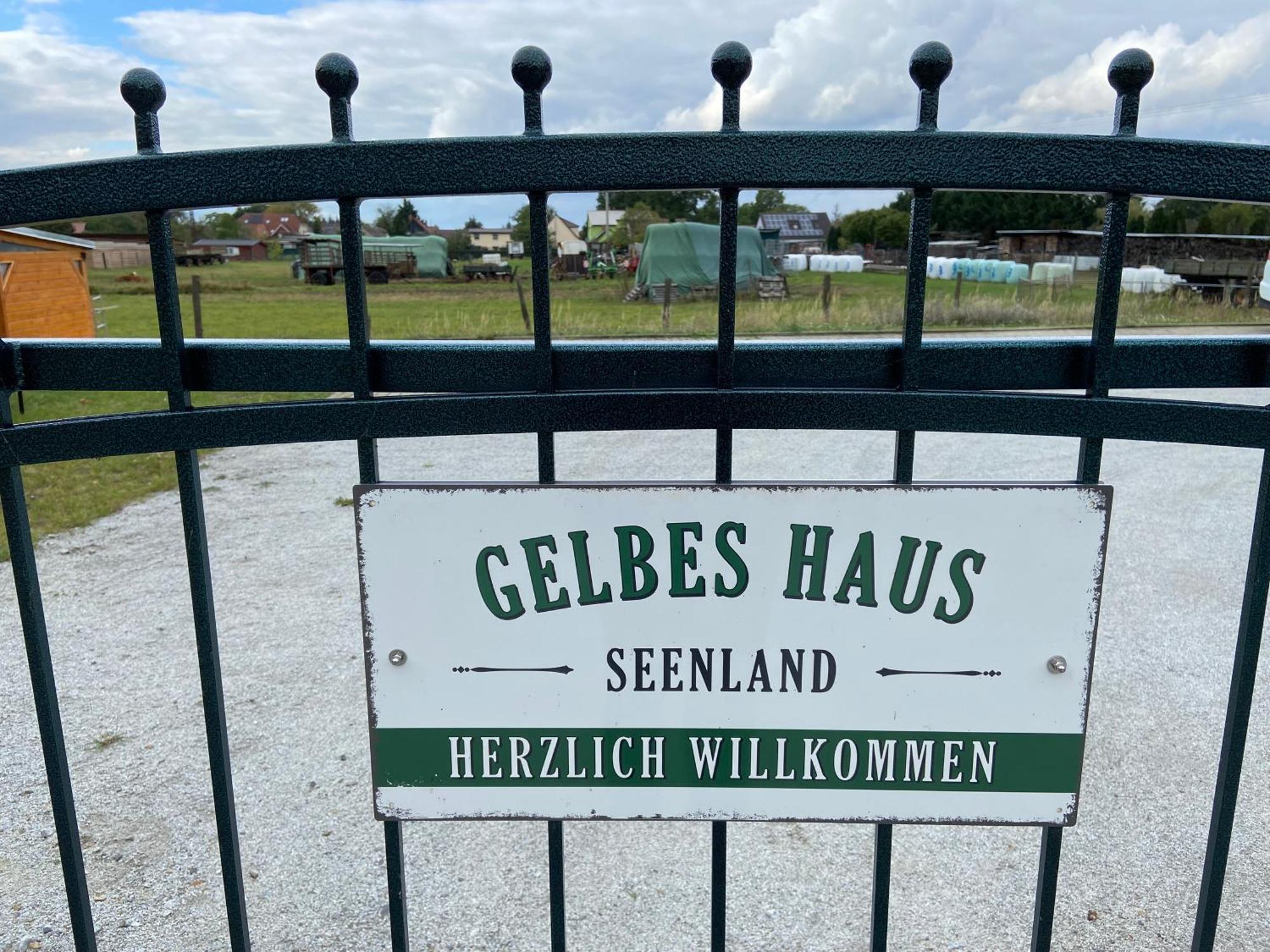 Gelbes Haus Seenland Ferienwohnungen Xl Elsterheide Esterno foto
