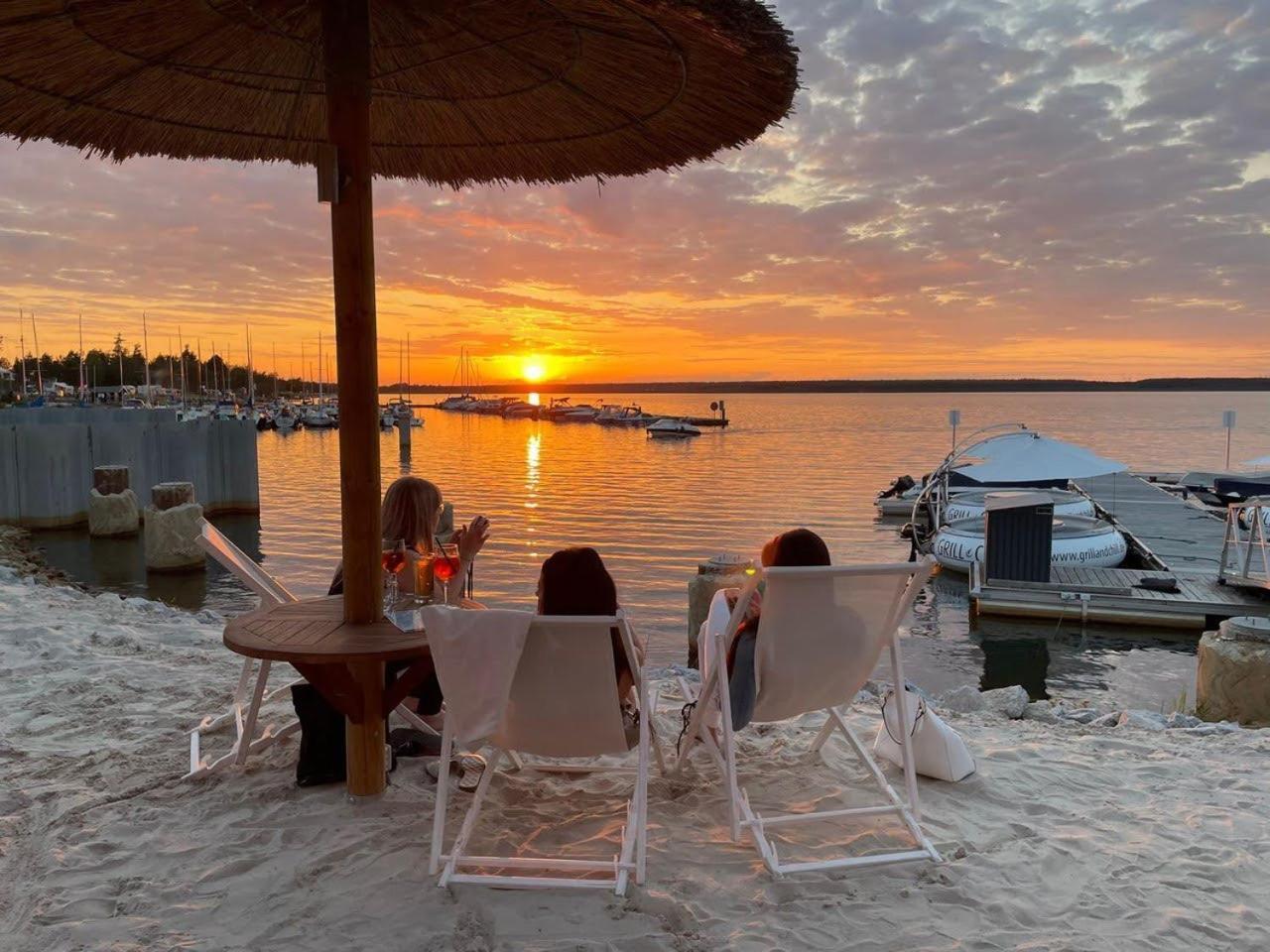 Gelbes Haus Seenland Ferienwohnungen Xl Elsterheide Esterno foto