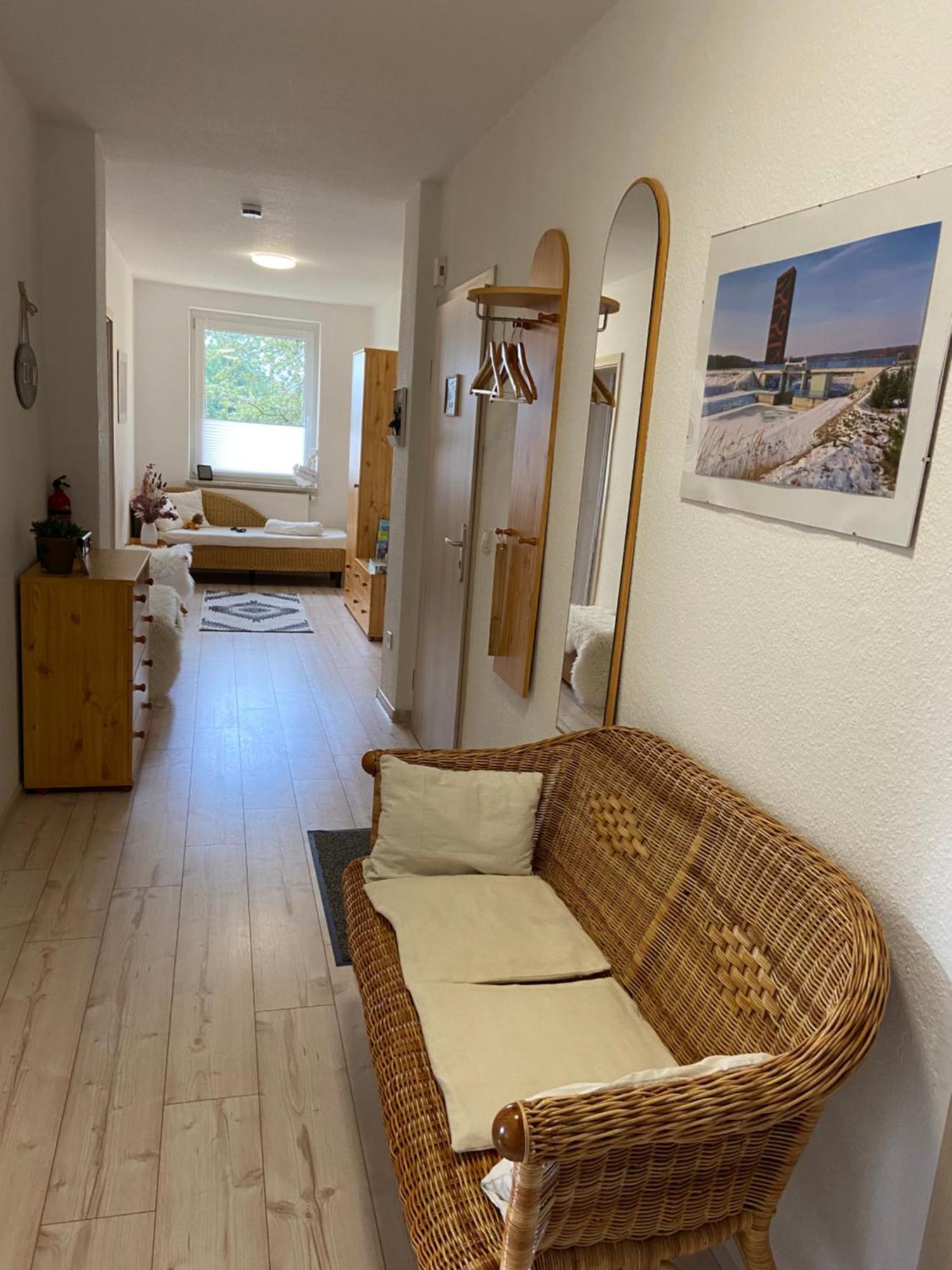 Gelbes Haus Seenland Ferienwohnungen Xl Elsterheide Esterno foto