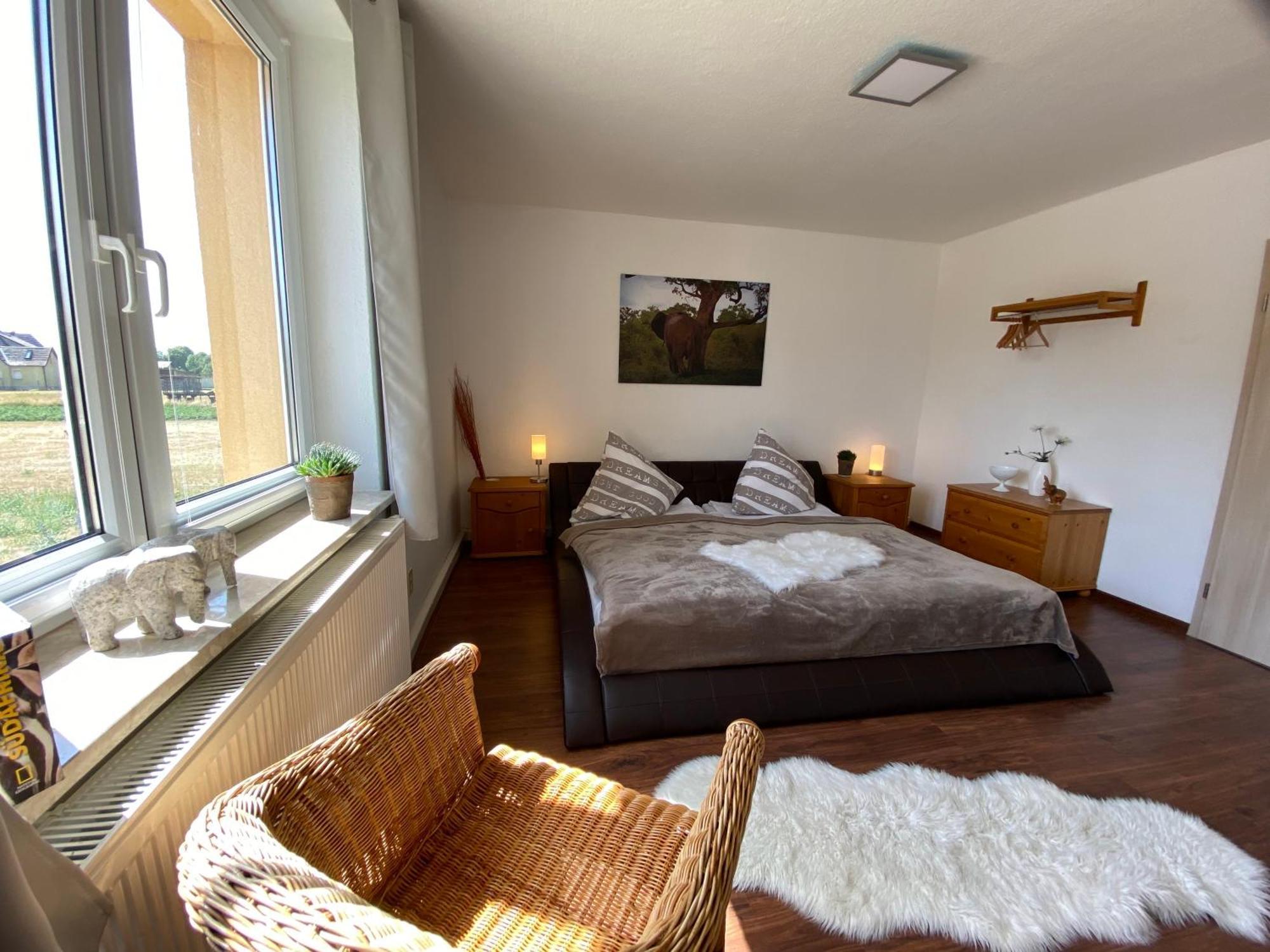 Gelbes Haus Seenland Ferienwohnungen Xl Elsterheide Esterno foto